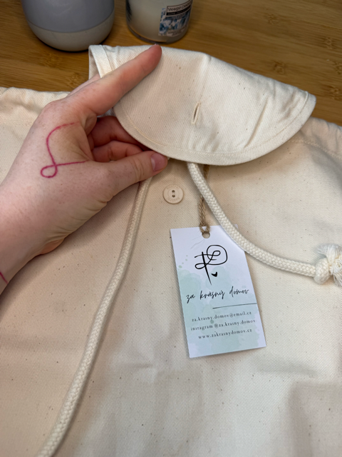 Batoh s výšivkou "Hlavně se z toho nep♡srat"