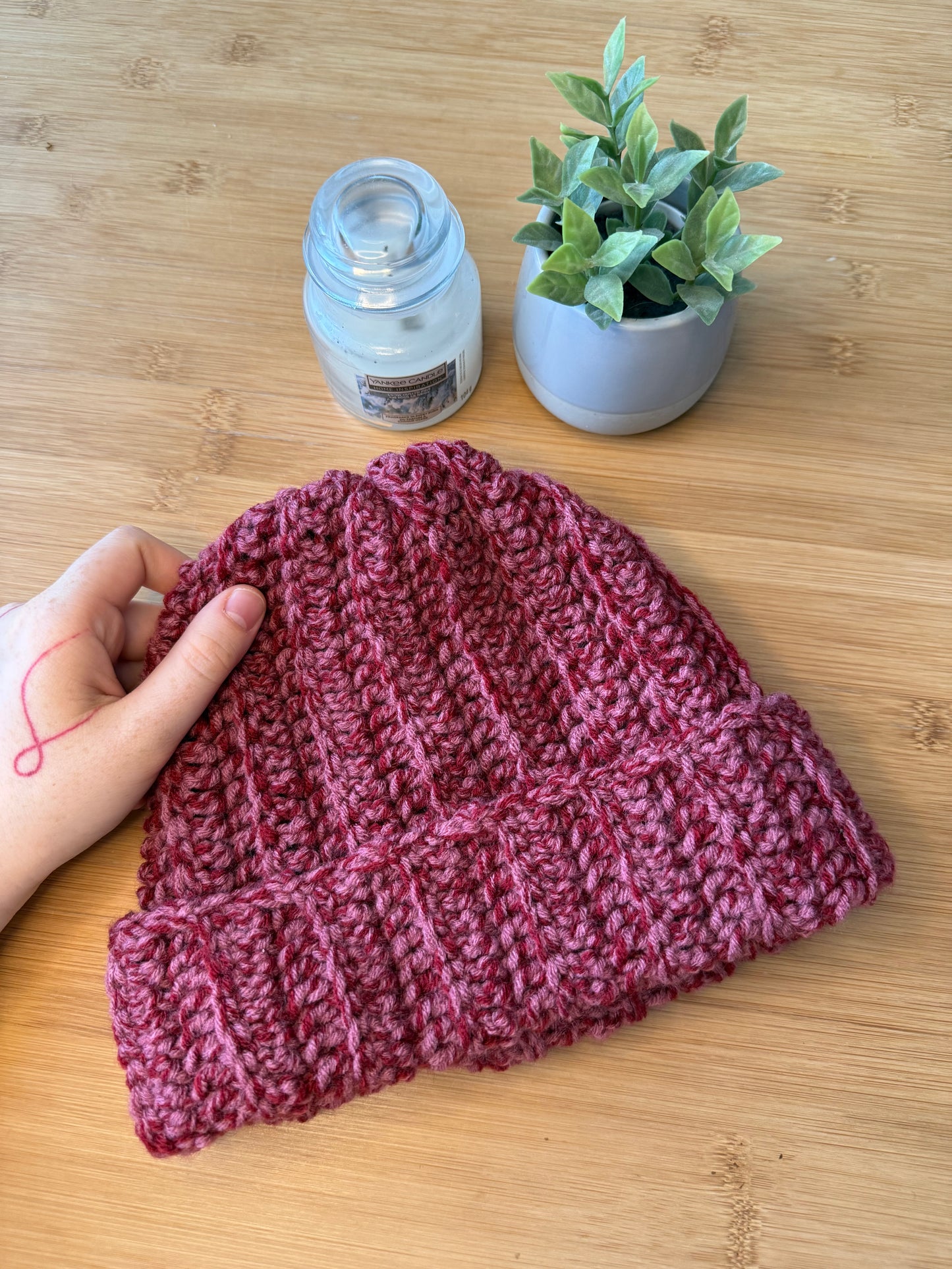 Ručně háčkovaná čepice různé barvy