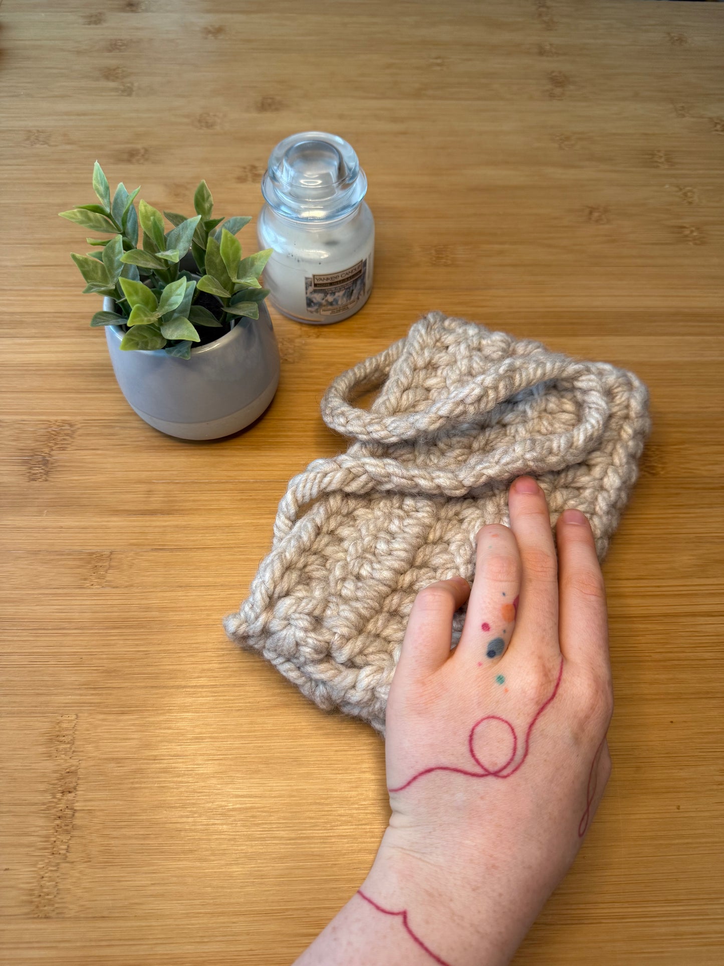 Malá krémová kabelka