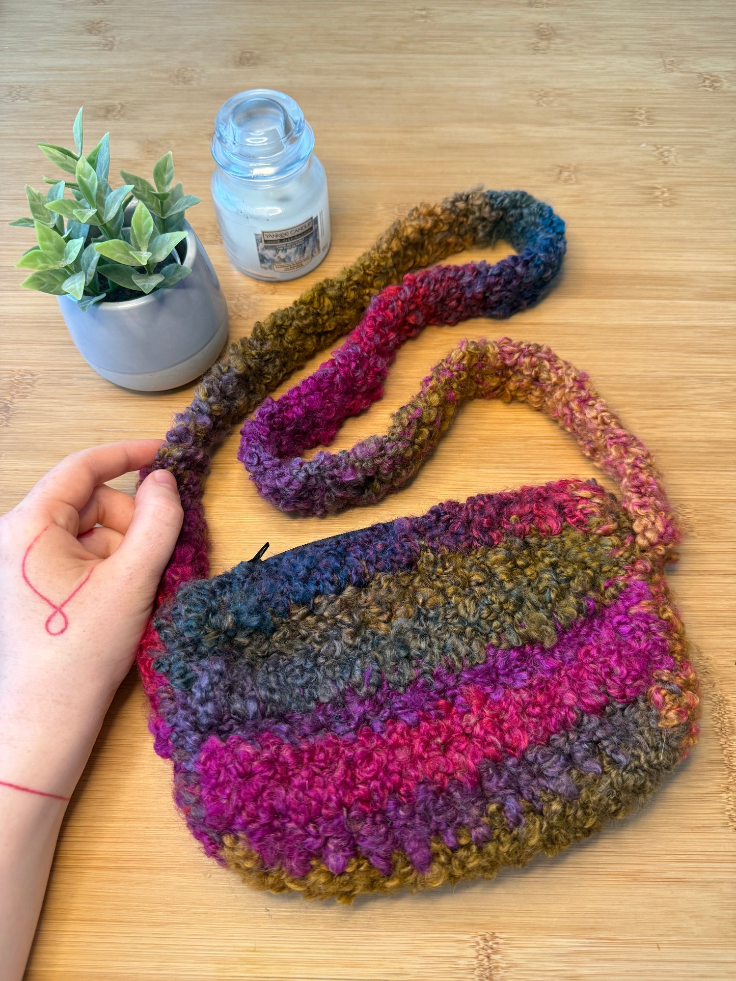 Barevná kabelka se zipem