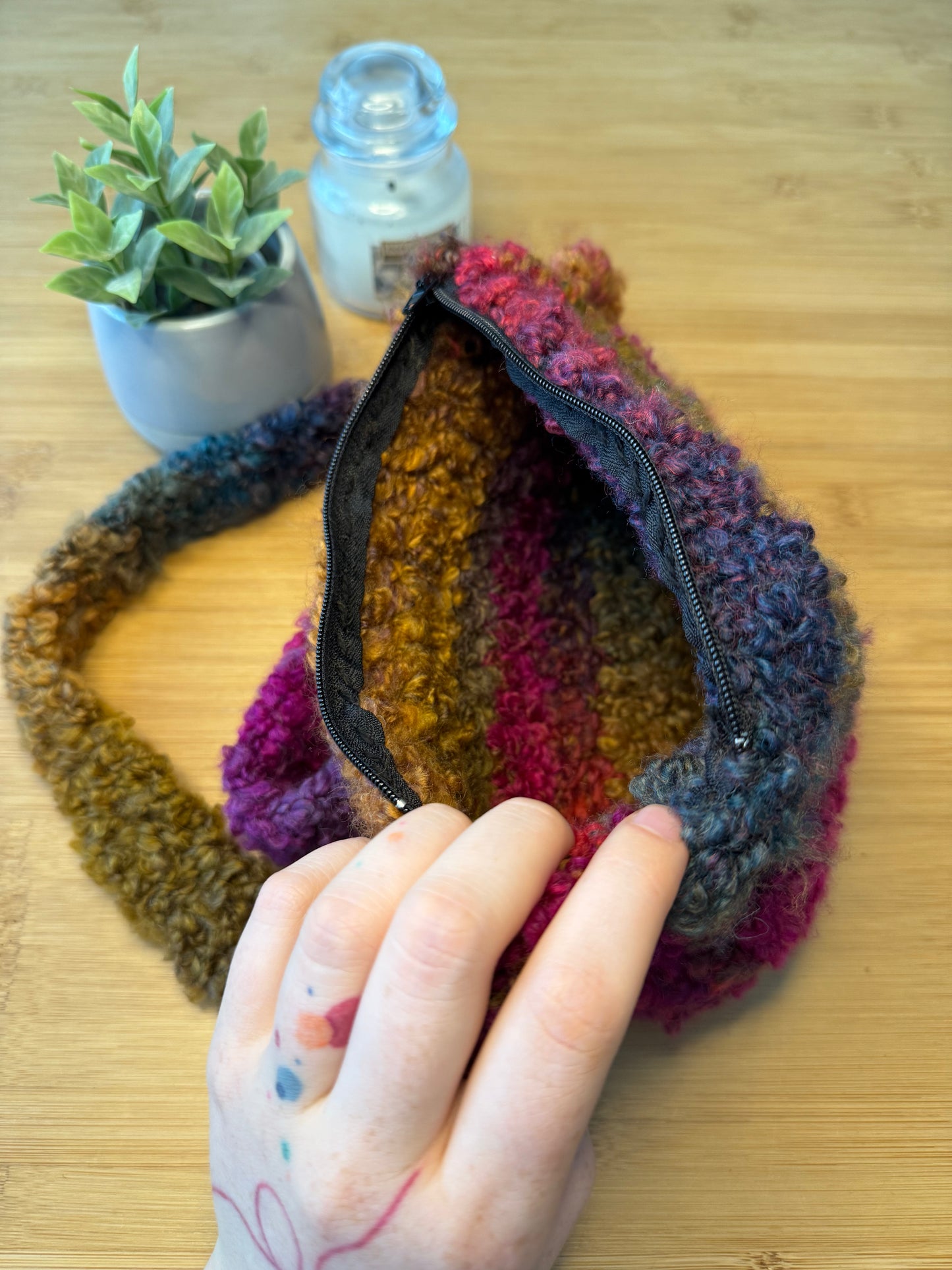 Barevná kabelka se zipem