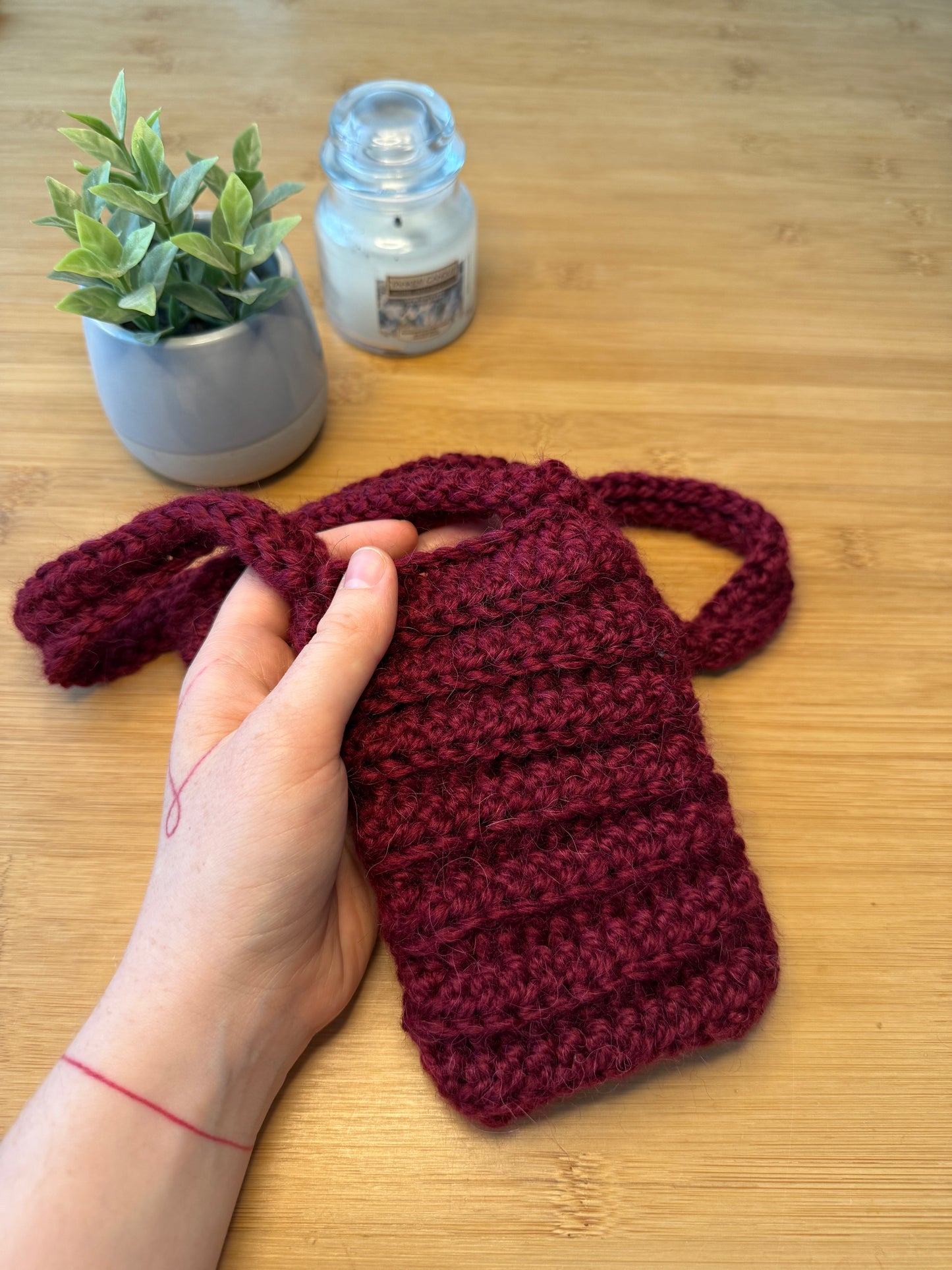 Rudá taštička na telefon