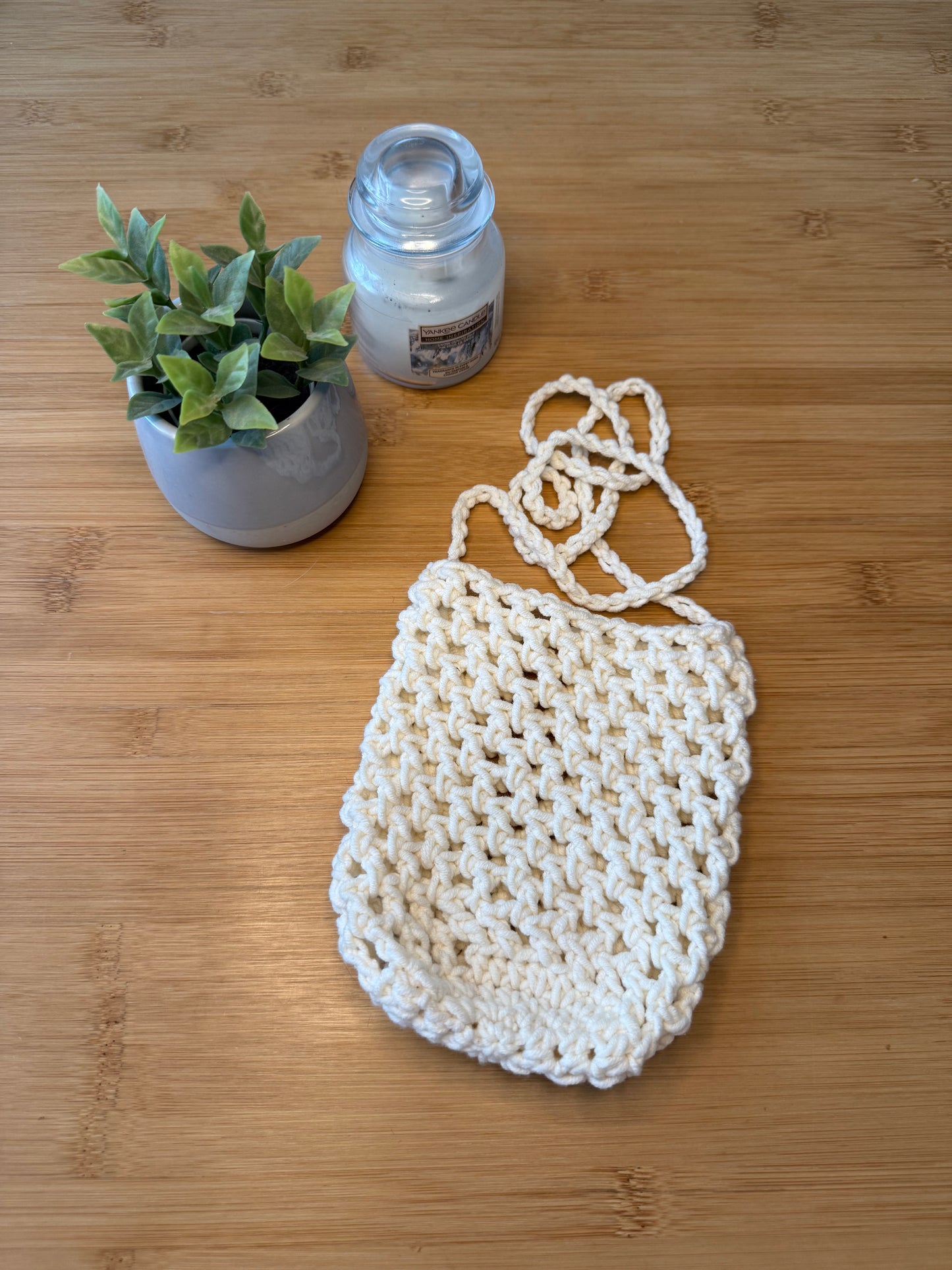 Bílá taštička na láhev