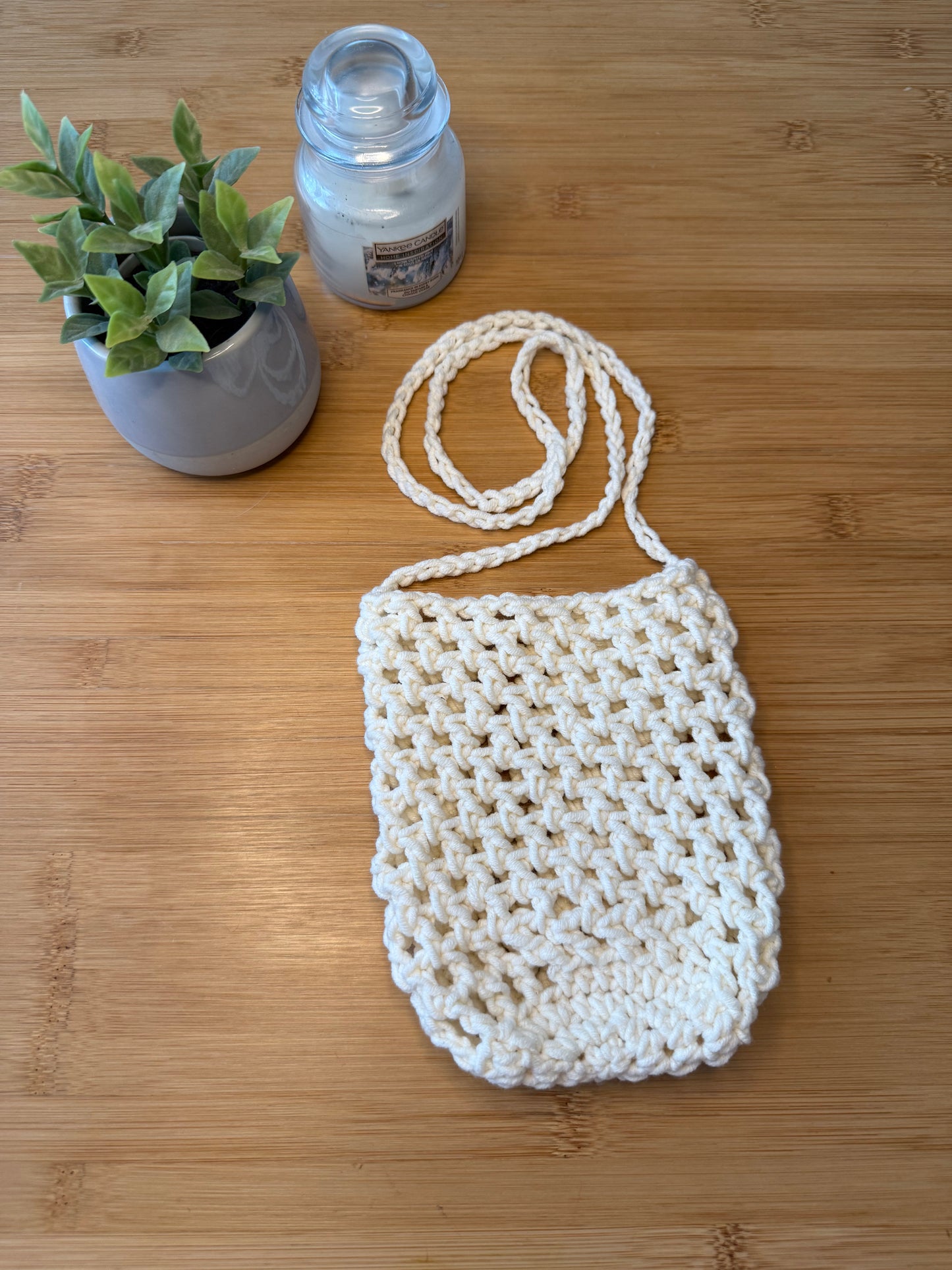 Bílá taštička na láhev