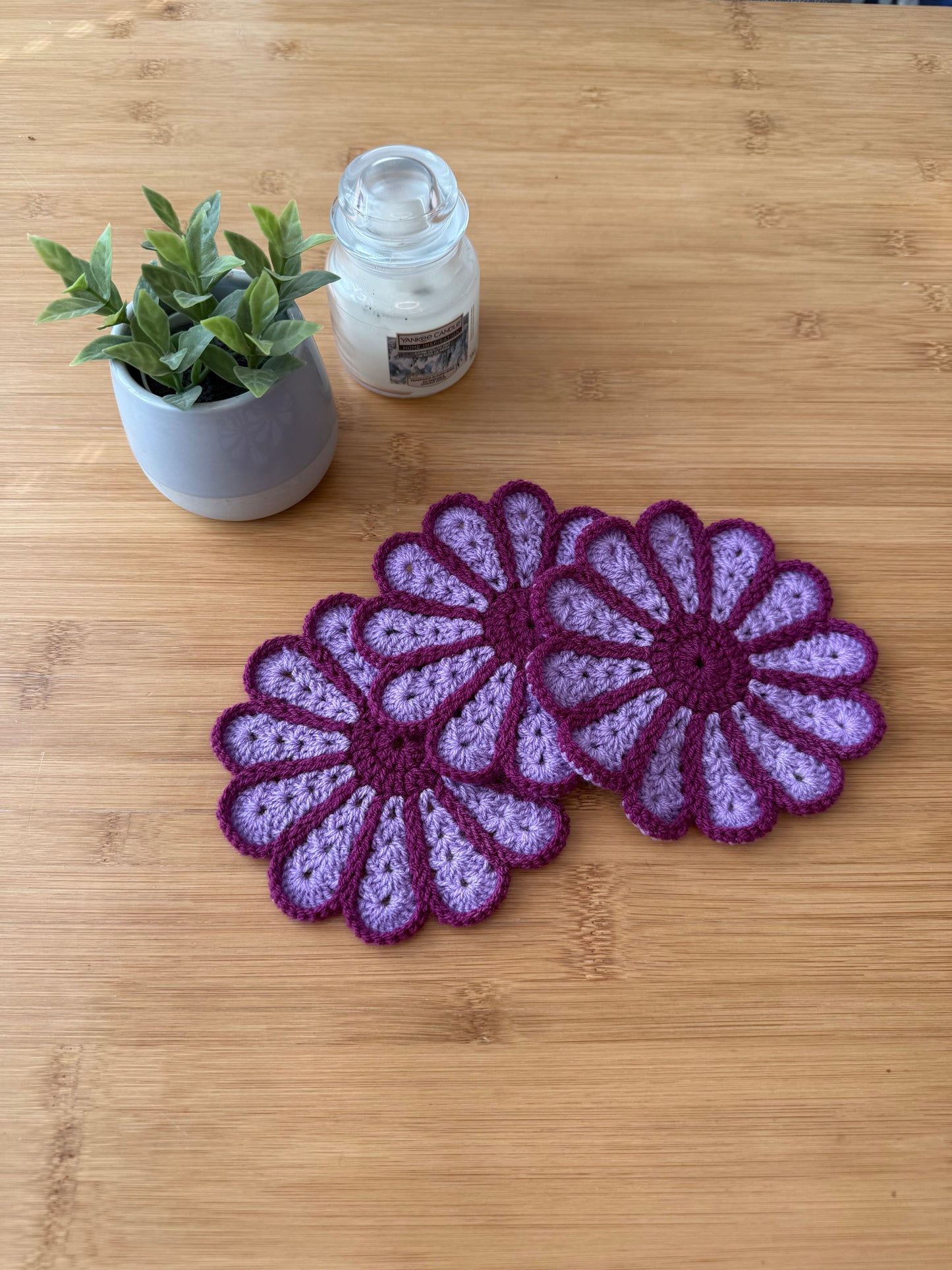 Háčkované podšálky různé barvy