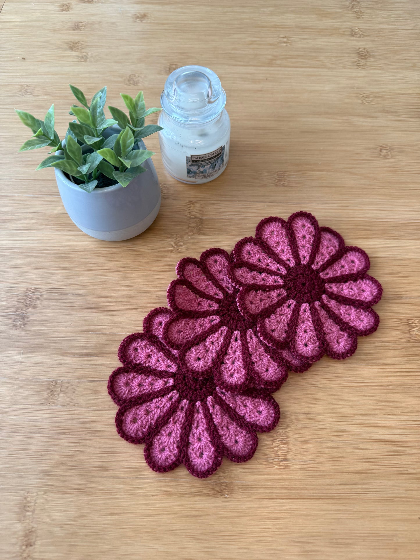 Háčkované podšálky různé barvy