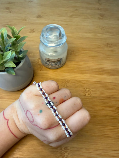 Úzký plochý korálkový náramek dva druhy