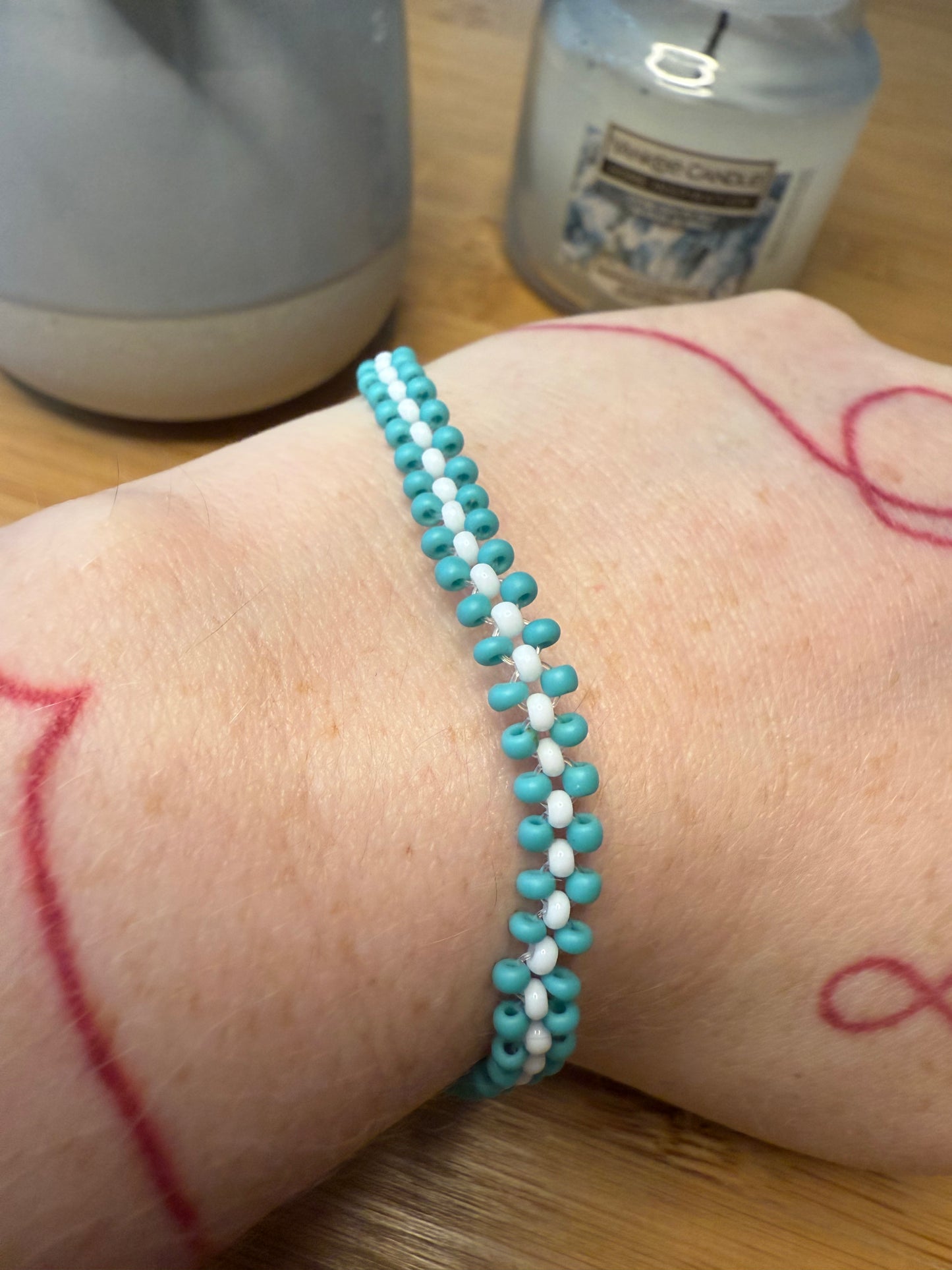 Modrobílí plochý náramek