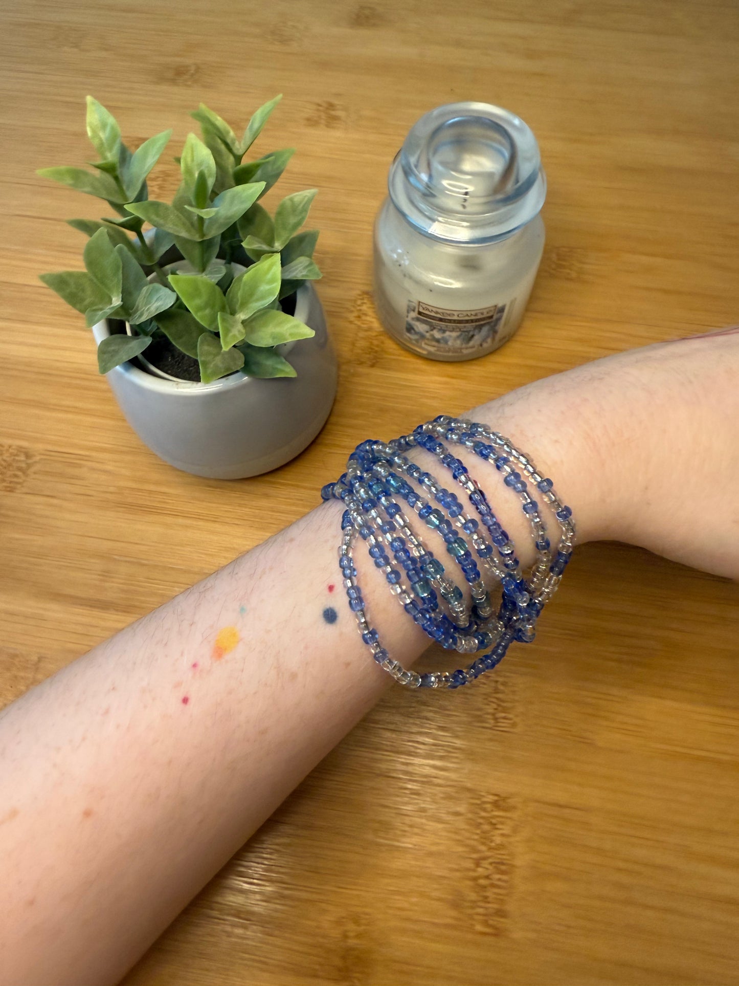 Vrstvený korálkový náramek modrý a hnědý