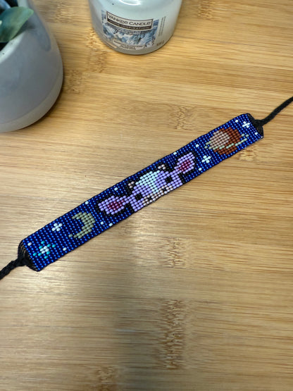 Široké korálkové náramky se zavazováním