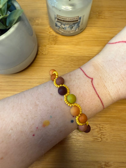 Vlnitý korálkový náramek několik barev