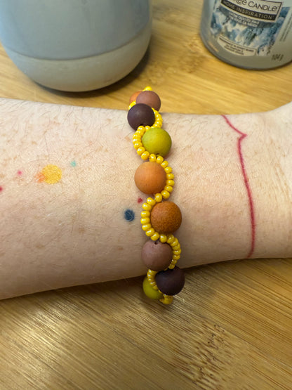 Vlnitý korálkový náramek několik barev