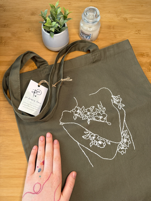 Tvrdá plátěná taška s výšivkou oranžová a zelená