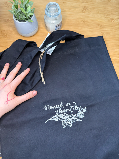 Měkká plátěná taška s výšivkou (tři barvy)