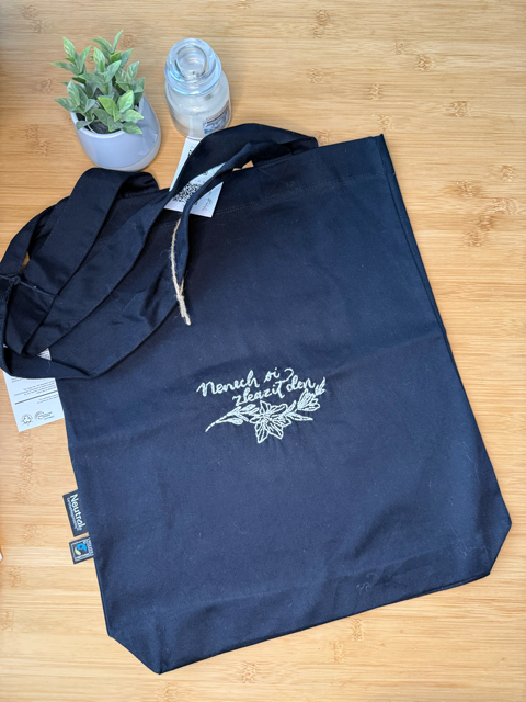 Měkká plátěná taška s výšivkou (tři barvy)