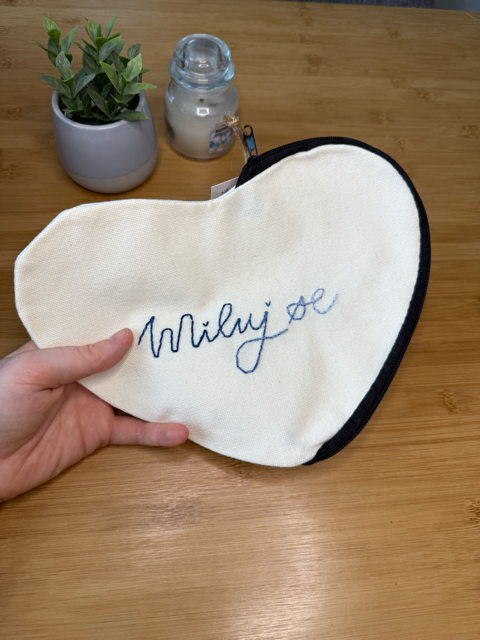 Pouzdro "Miluj se"