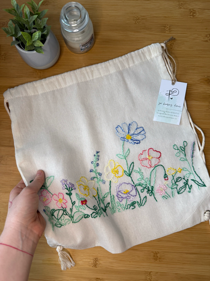 Vak s květinovou výšivkou