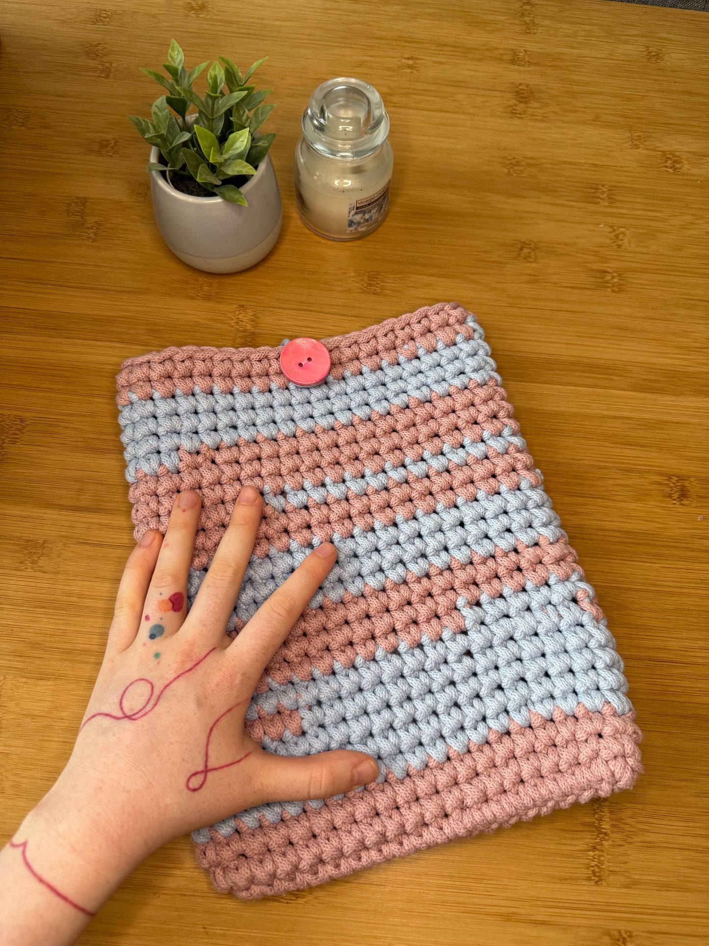 Ručně háčkovaný obal na Ipad (tablet) různé barevné kombinace