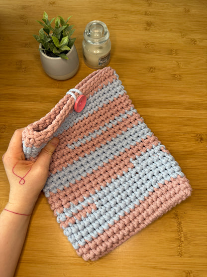 Ručně háčkovaný obal na Ipad (tablet) různé barevné kombinace