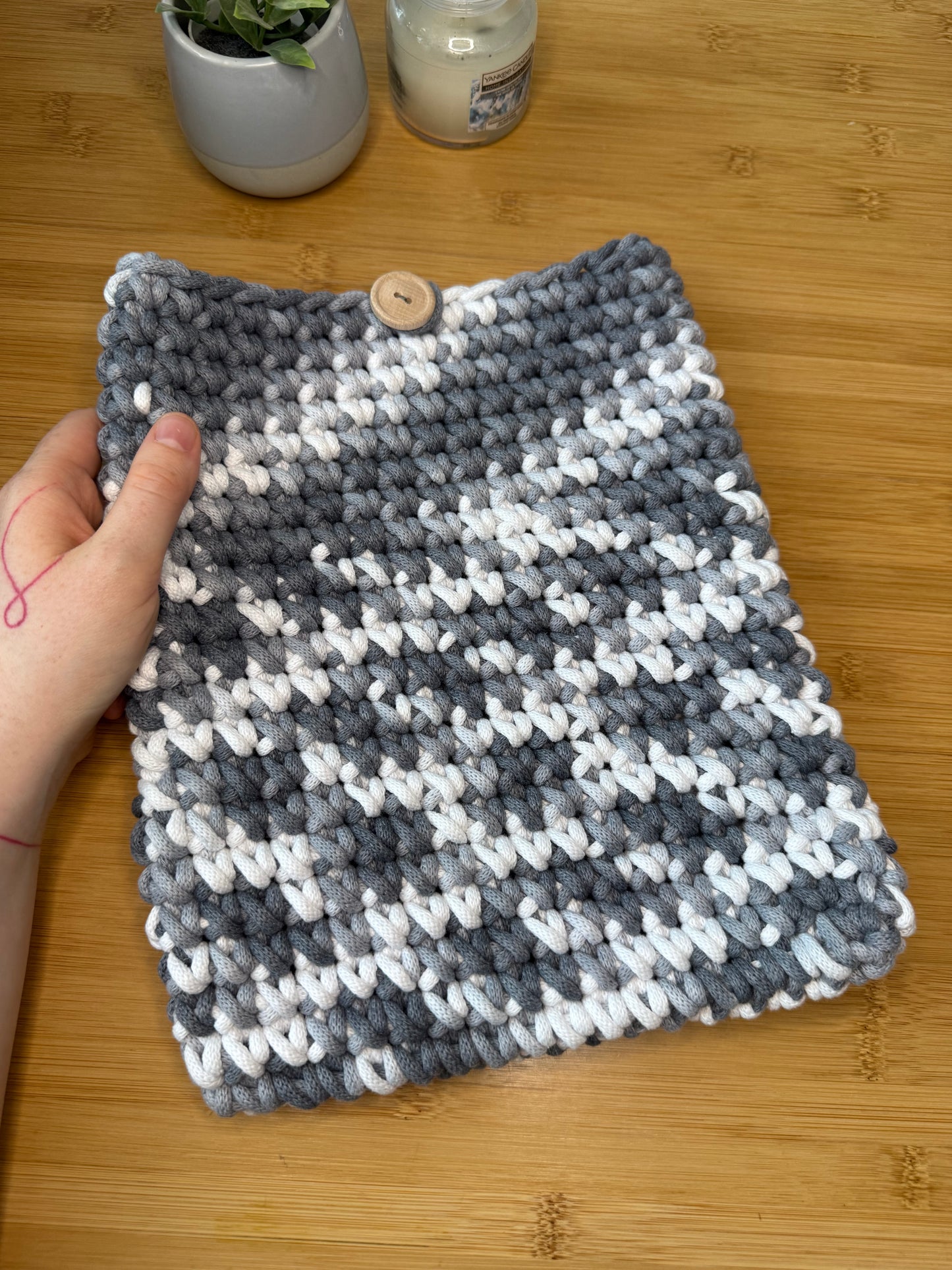 Ručně háčkovaný obal na Ipad (tablet) různé barevné kombinace