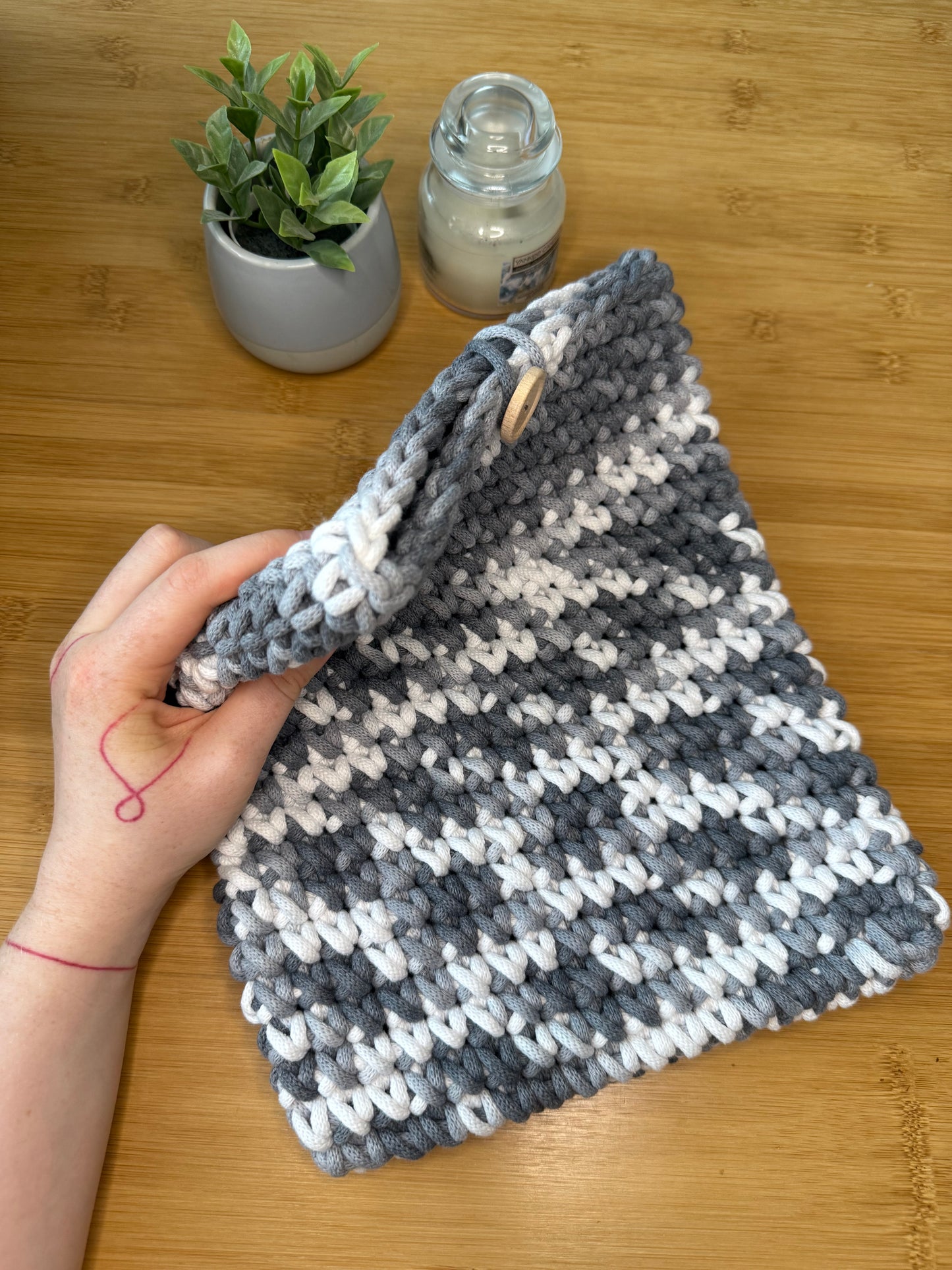 Ručně háčkovaný obal na Ipad (tablet) různé barevné kombinace