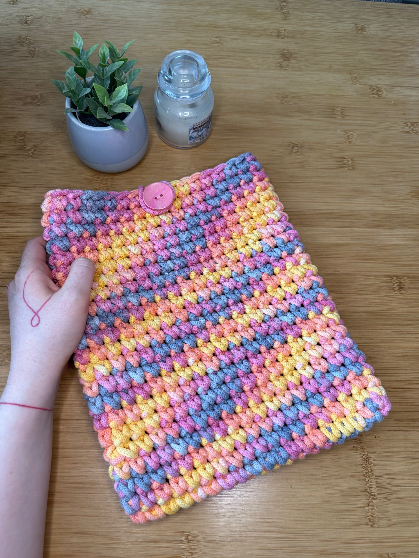 Ručně háčkovaný obal na Ipad (tablet) různé barevné kombinace