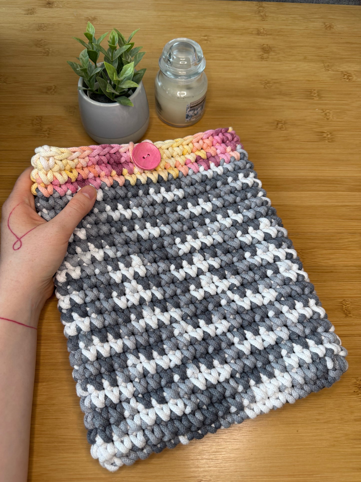 Ručně háčkovaný obal na Ipad (tablet) různé barevné kombinace