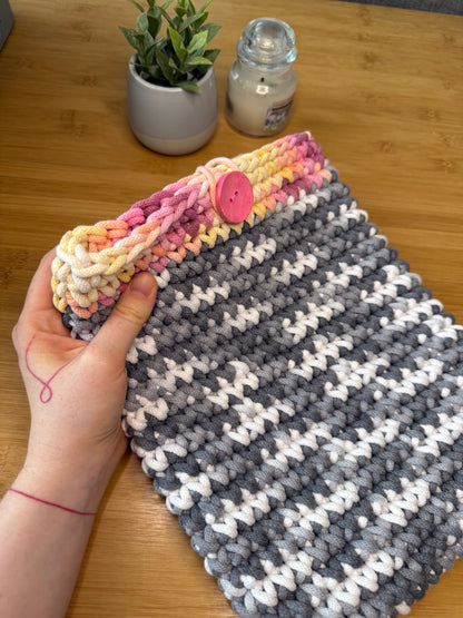 Ručně háčkovaný obal na Ipad (tablet) různé barevné kombinace