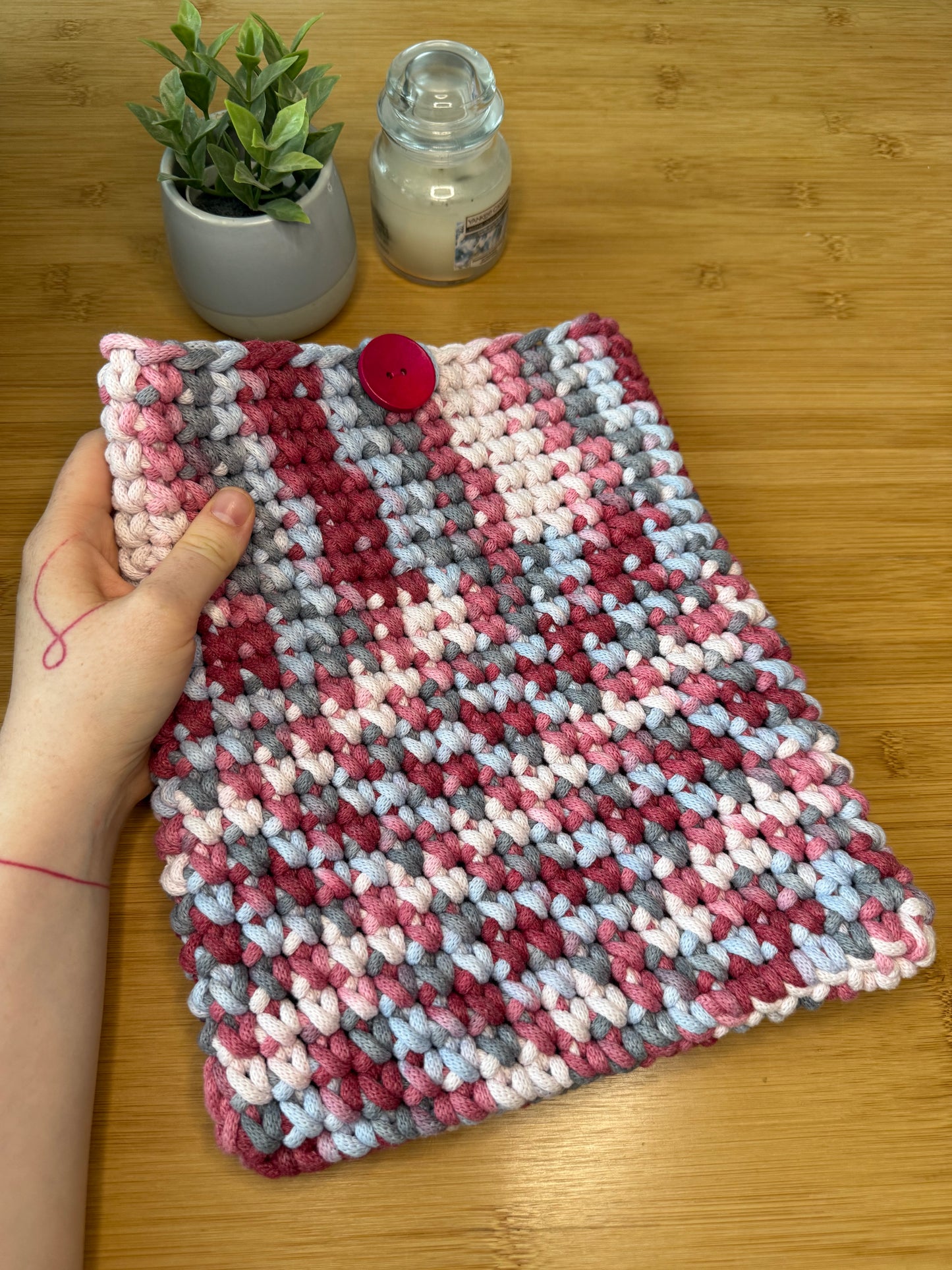 Ručně háčkovaný obal na Ipad (tablet) různé barevné kombinace