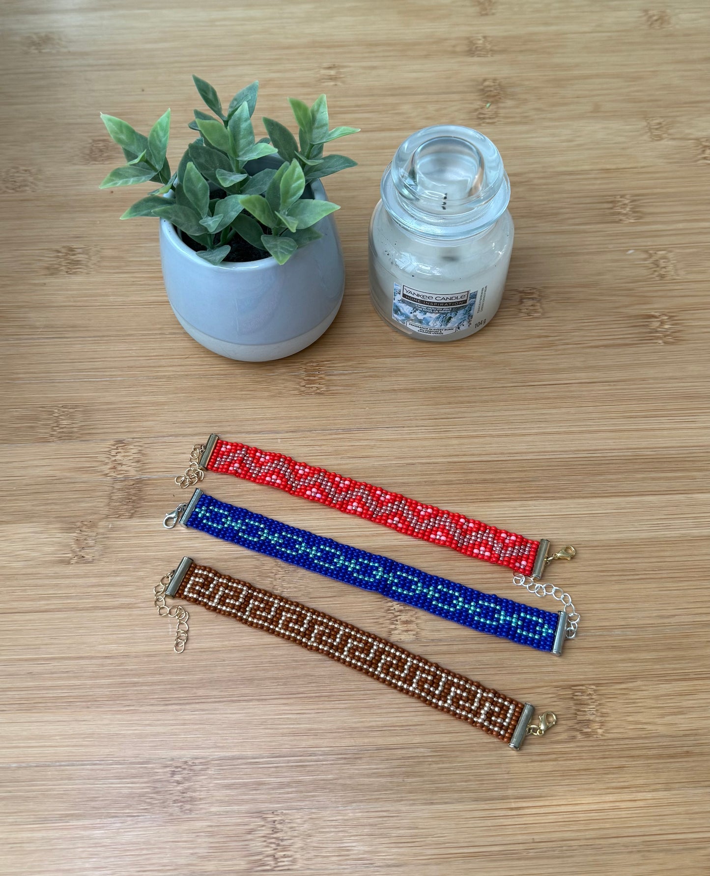 Tkaný korálkový náramek (tři barvy) | Anežka Gruberová