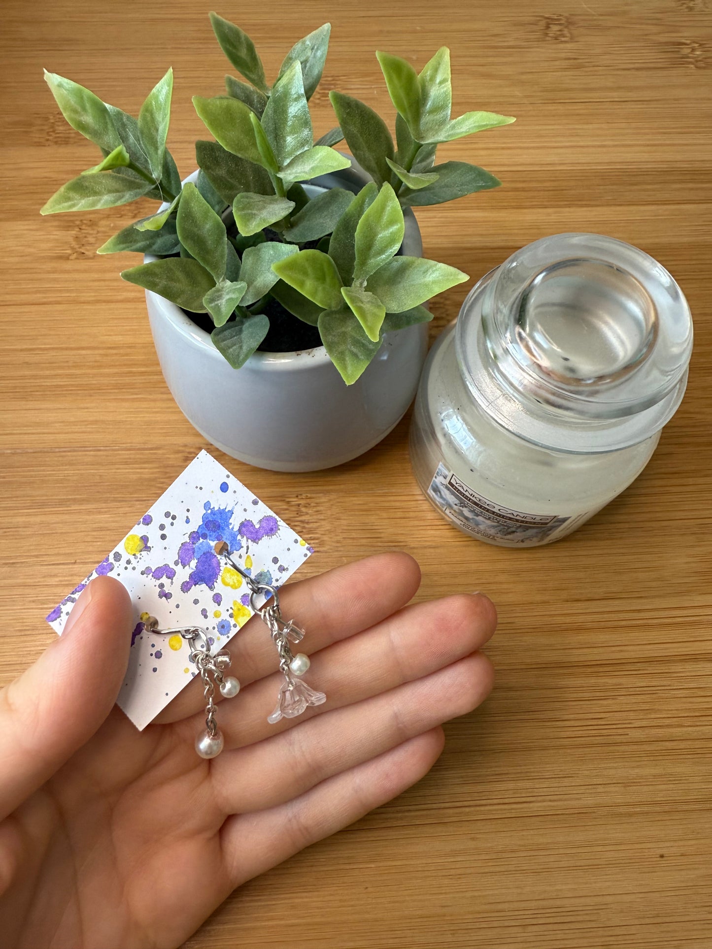 Visací náušnice stříbrné s květem a perličkou