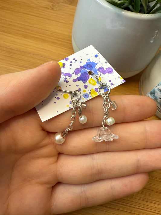 Visací náušnice stříbrné s květem a perličkou