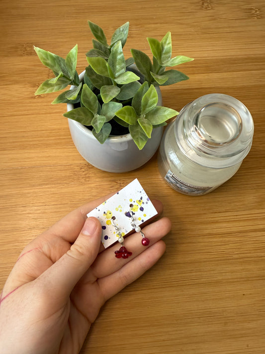 Stříbrné naušnice s perličkou a rudým květem