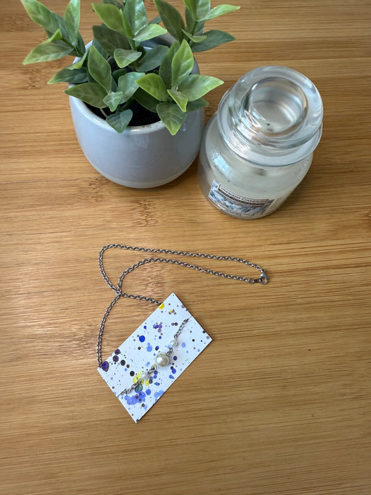 Náhrdelník s několika perličkami