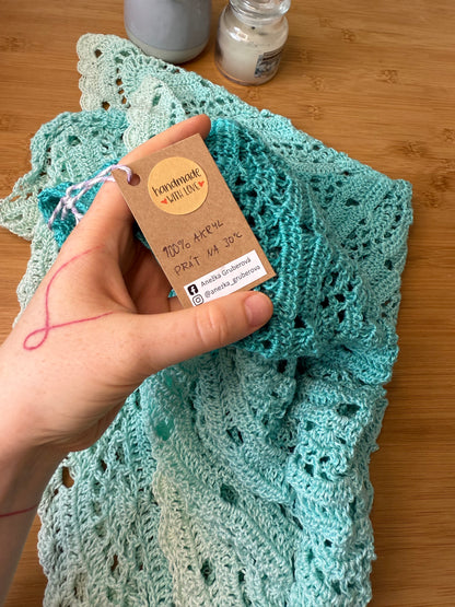 Ručně háčkovaný velký šátek modré ombré