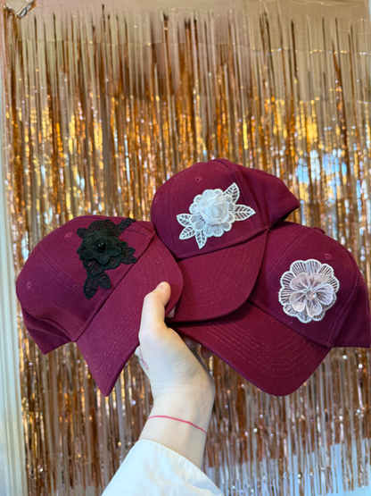 Kšiltovka s krajkovou ozdobou