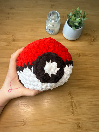 Ručně háčkovaný Pokeball
