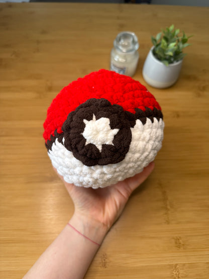 Ručně háčkovaný Pokeball