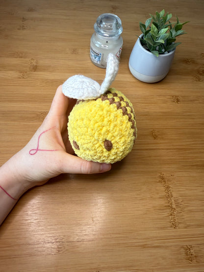 Háčkovaná včelka