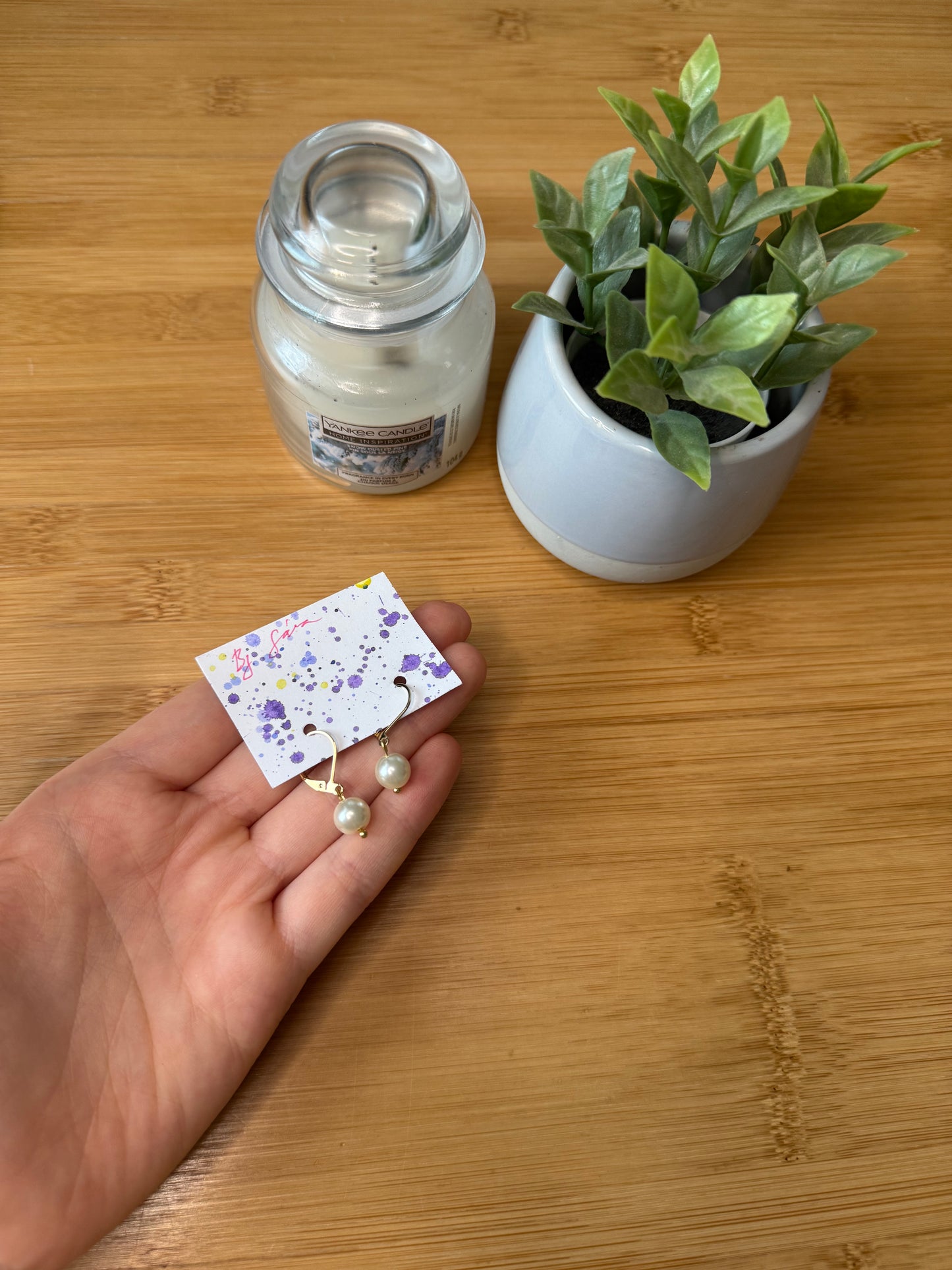 Zlaté náušnice s perličkou