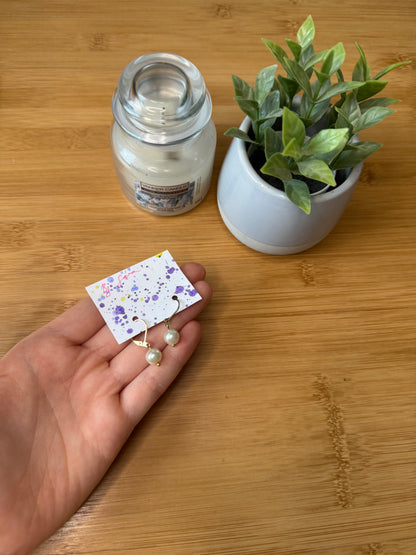 Zlaté náušnice s perličkou