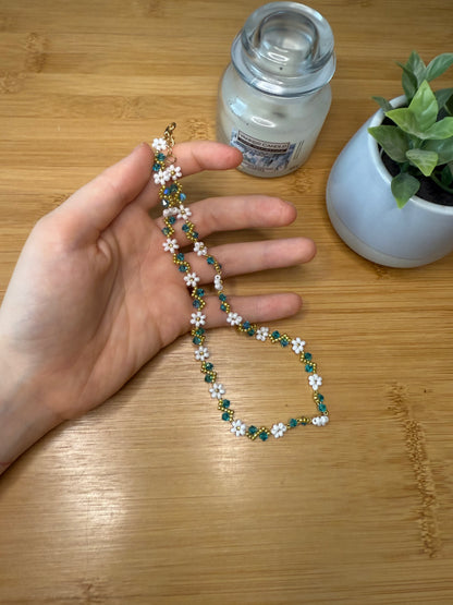 Květinový náhrdelník z korálků