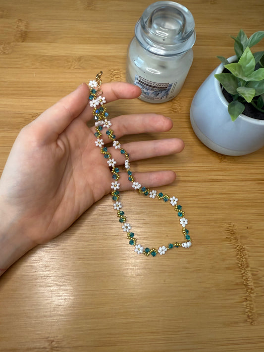 Květinový náhrdelník z korálků