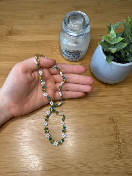 Květinový náhrdelník z korálků