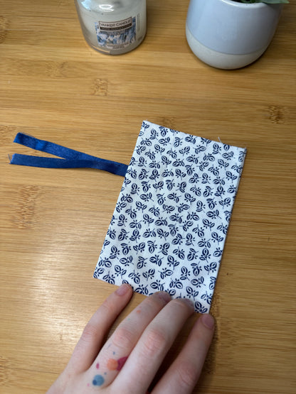 Malé taštičky se šňůrkami různé barvy