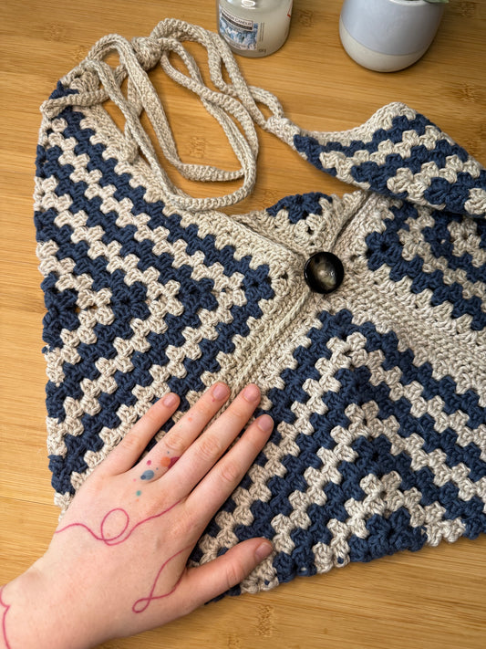 Háčkováná crossbody ze lna a bavlny