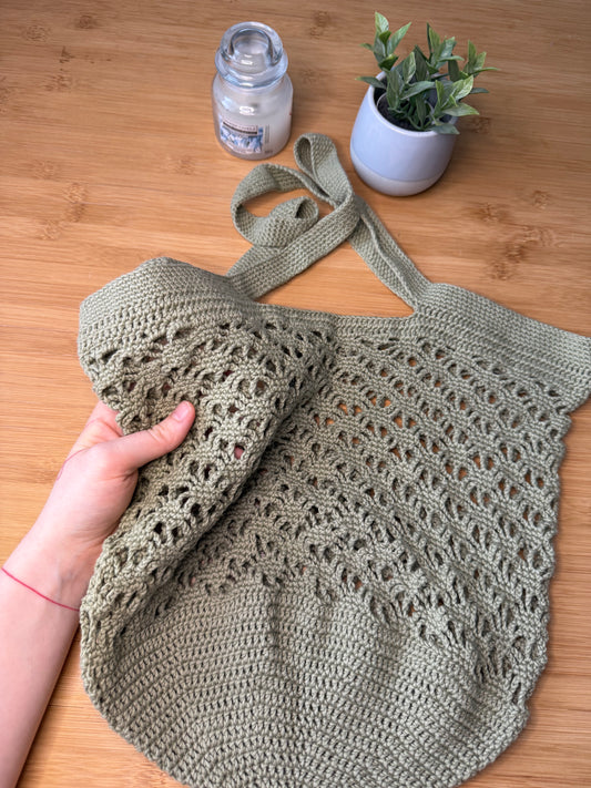 Různé druhy bavlněných háčkovaných tašek