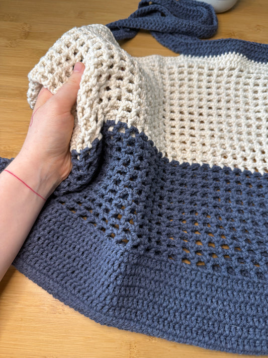 Různé druhy bavlněných háčkovaných tašek