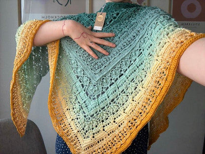Ručně háčkovaný velký šátek modrožluté ombré