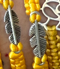 Náramek z uzlíků s přívěskem žlutá